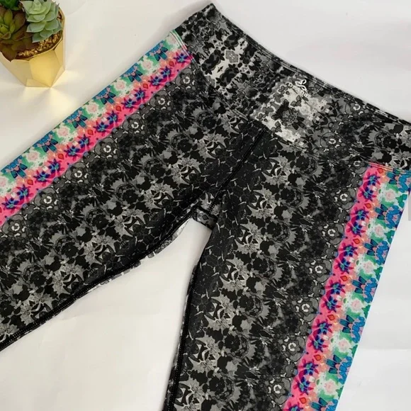 PrAna Roxanne Hydrobloom Capri Crop Leggings size M~NWOT$4.99 Ships! Made in USA - Picture 3 of 10